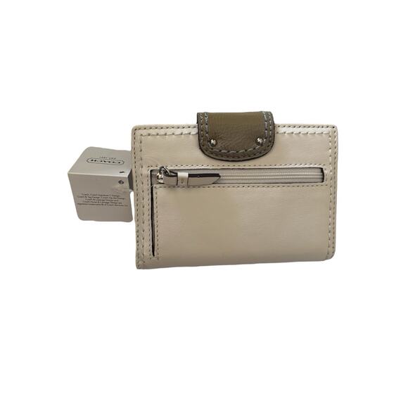 Coach Medium Turn lock Wallet Chalk White Gray Leather F43608 New With Tags - Picture 2 of 6